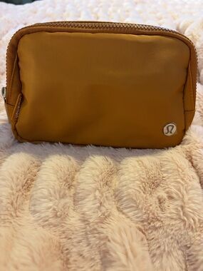 Lululemon Everywhere Belt Bag 1L Mustard Gold Crossbody Clean